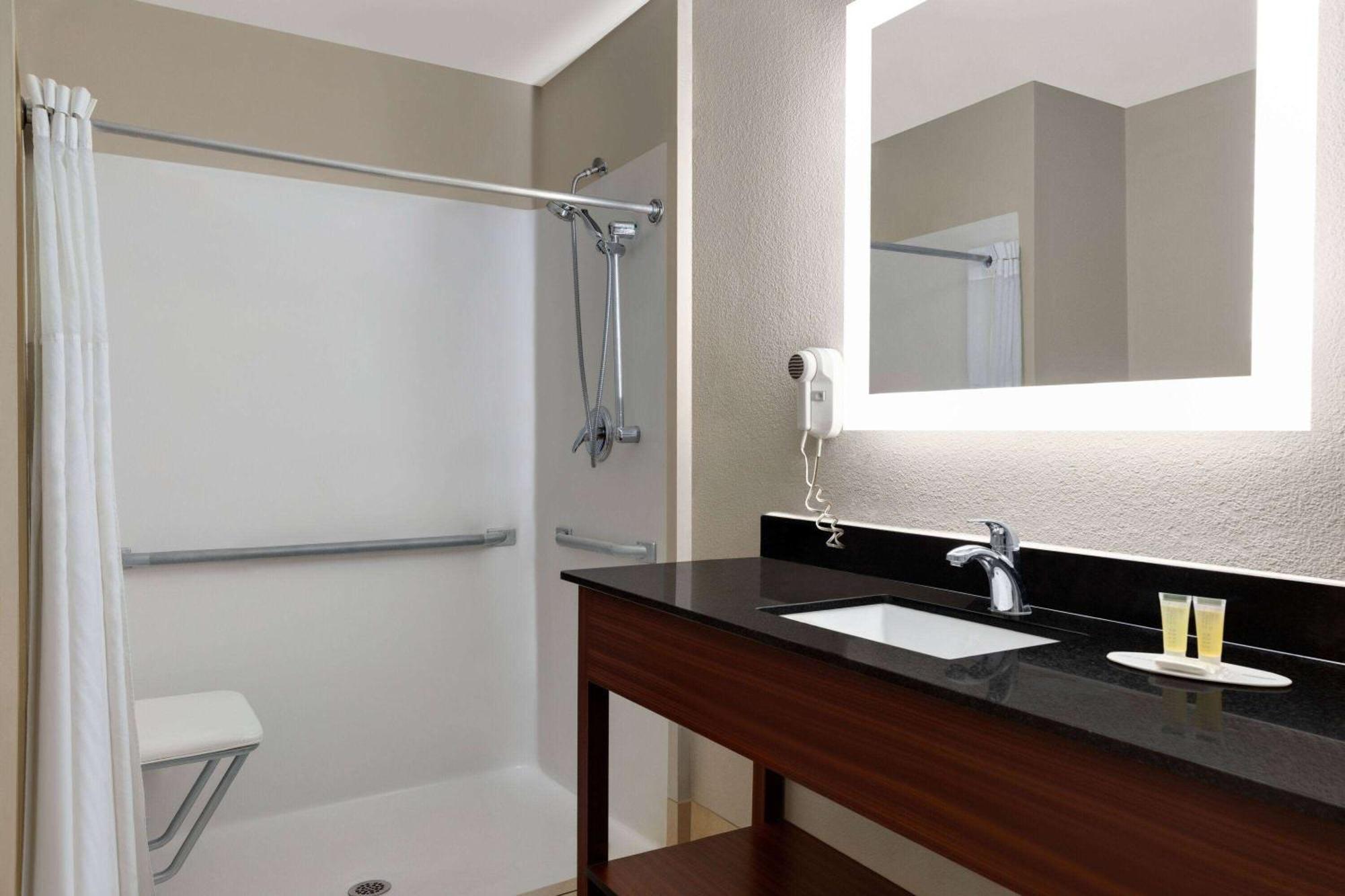 Days Inn By Wyndham CovingtonCovington  Kültér fotó