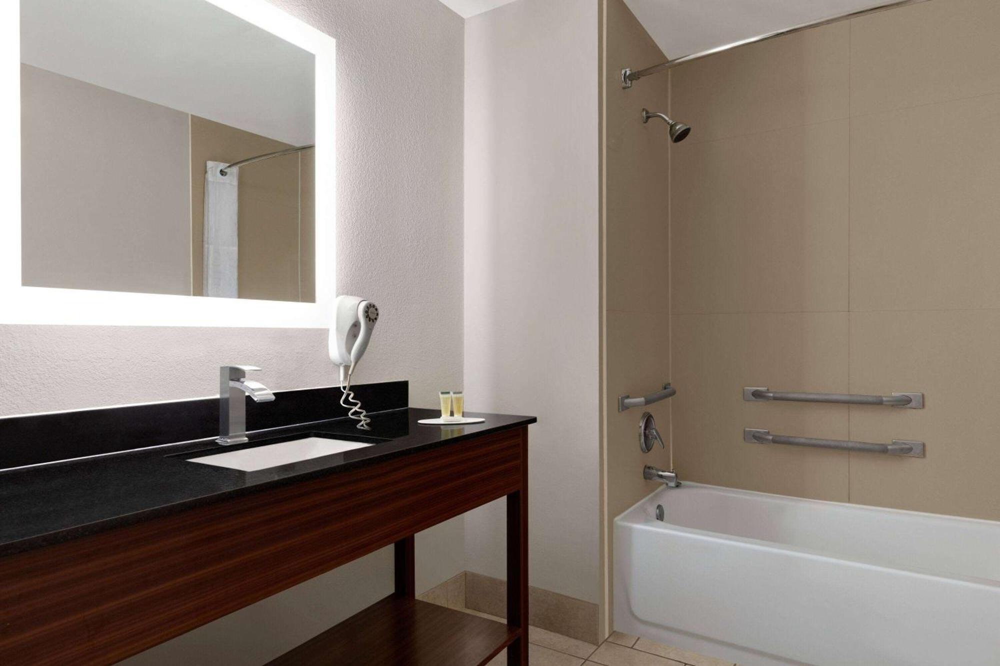 Days Inn By Wyndham CovingtonCovington  Kültér fotó